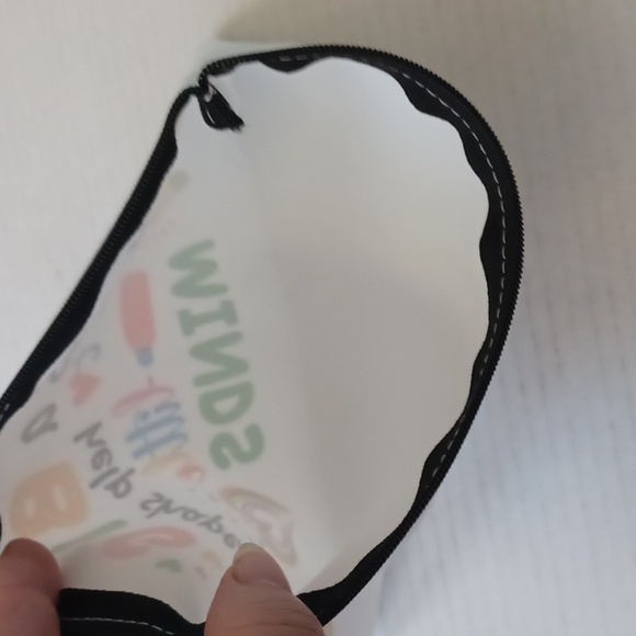 4/$60 New "Big Heart" Teacher Pencil Case - Picture 3 of 3